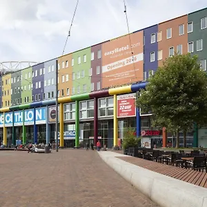 Отель Easyhotel Arena Boulevard